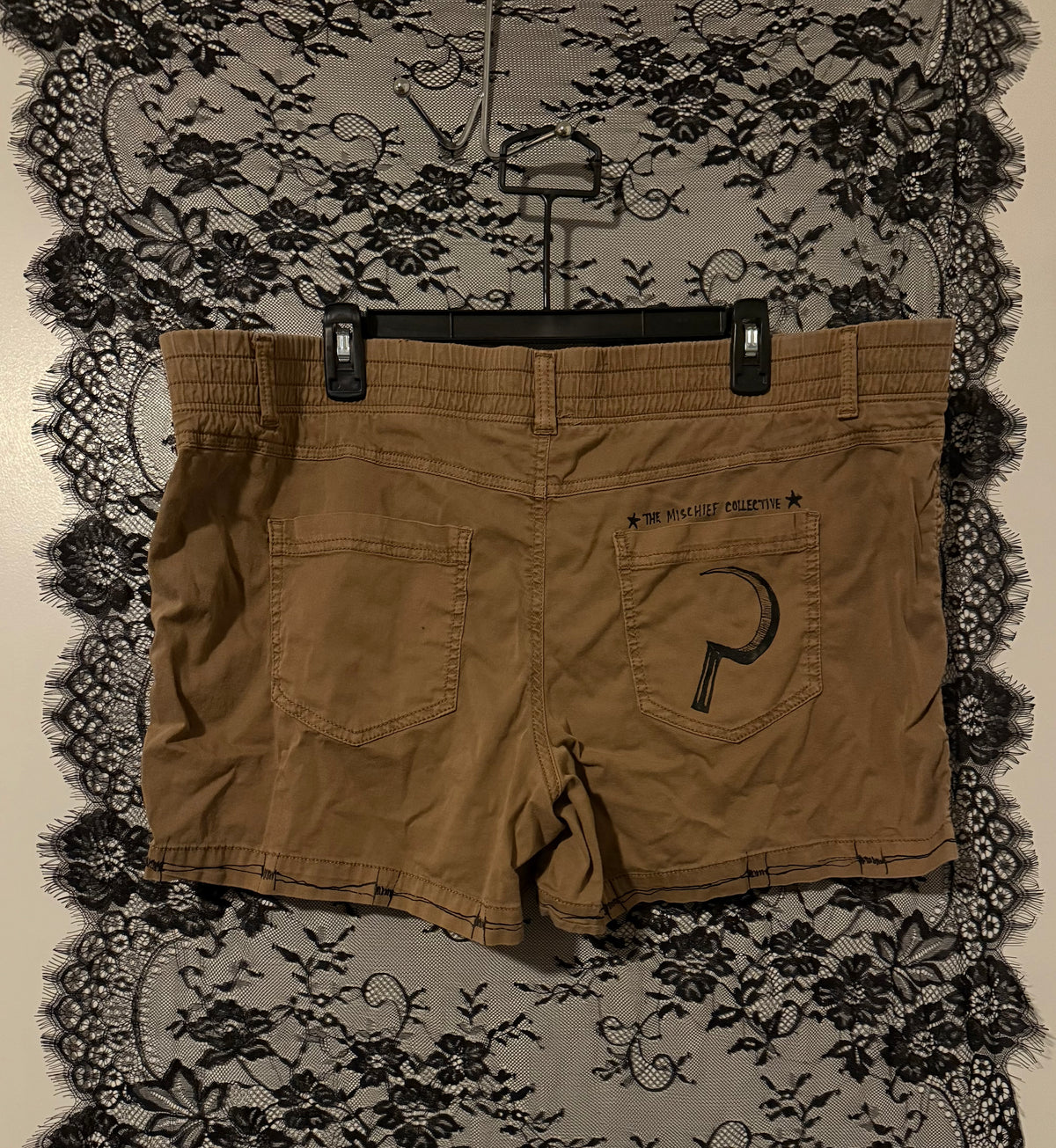 Tempest Cain Shorts Size 18