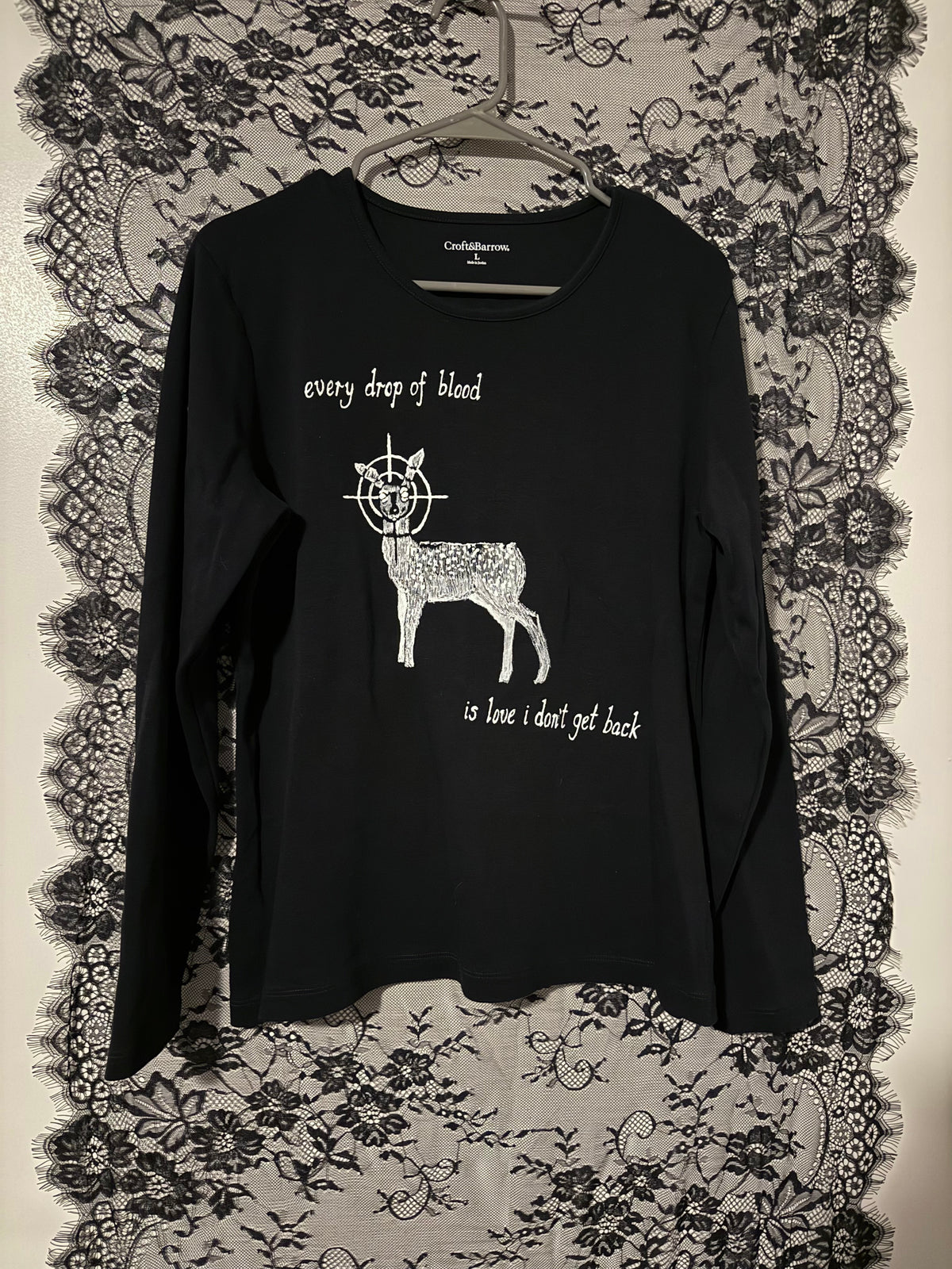 Knuckle Velvet Cain Large Longsleeve