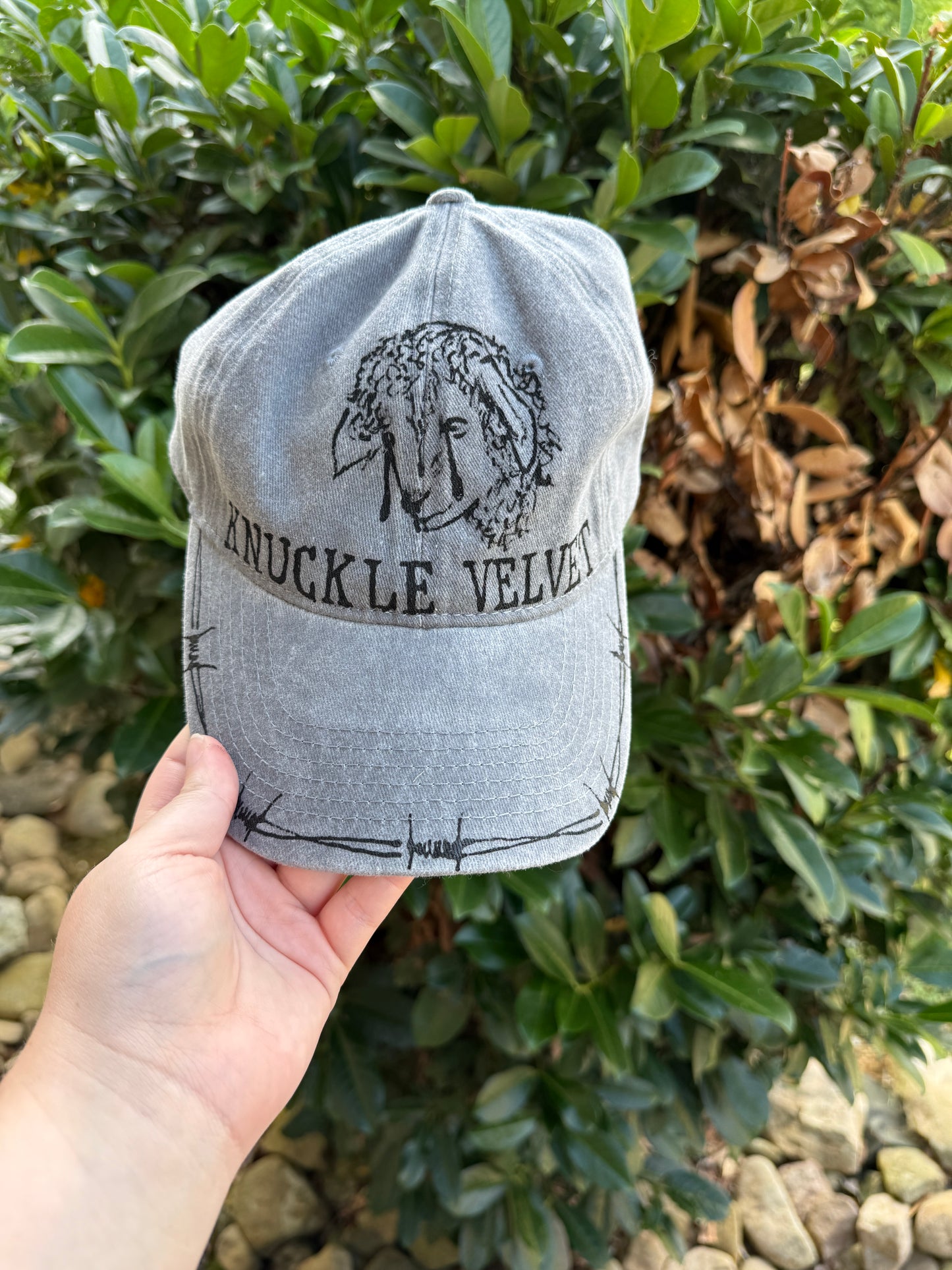 Knuckle Velvet Cain Hat