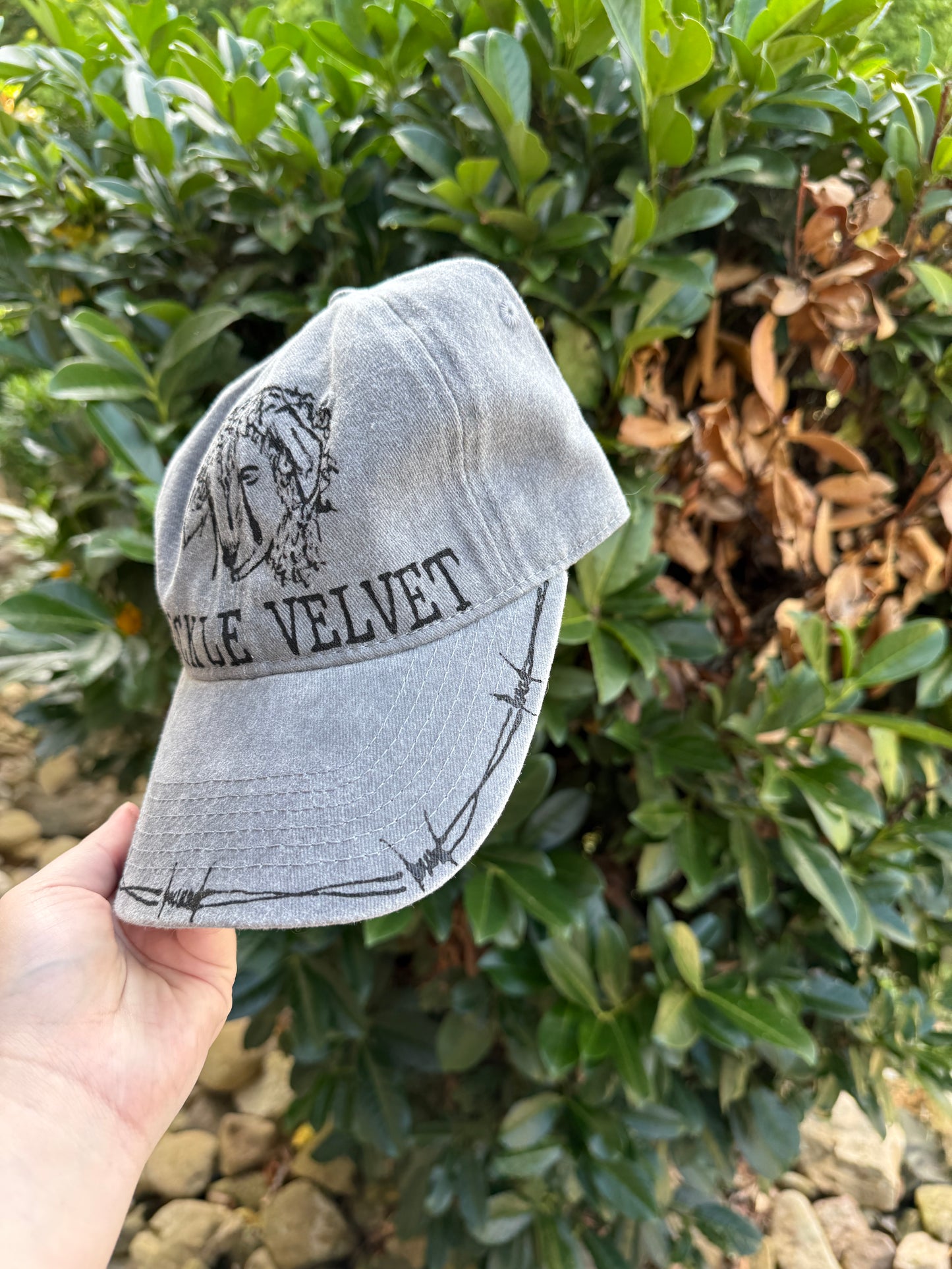 Knuckle Velvet Cain Hat